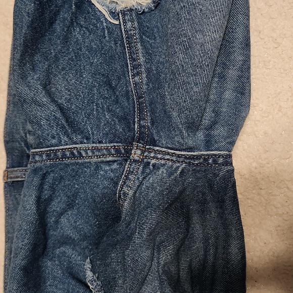 Old Navy Slouchy Straight Hugh Rise Frayed Blue Jean Shorts - Picture 4 of 7